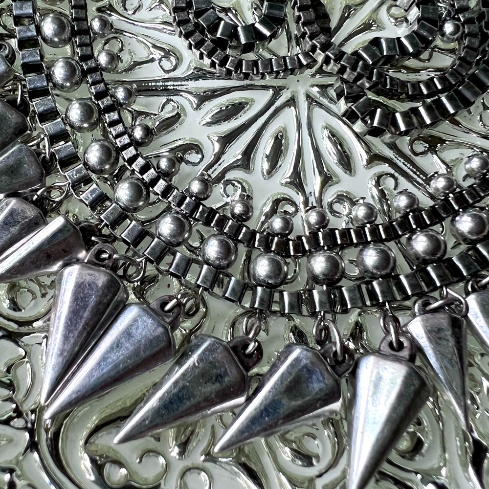 NWT pewtertone necklace